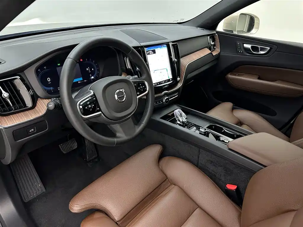 Volvo XC60 2025 — фото 15