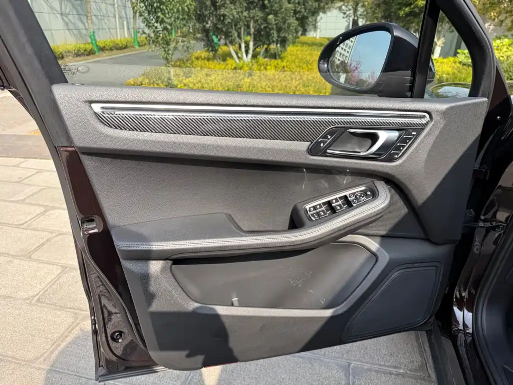 Porsche Macan 2019 — фото 17