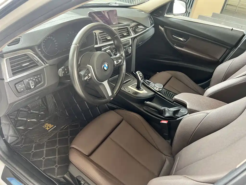 BMW 3 Series 2019 — фото 10