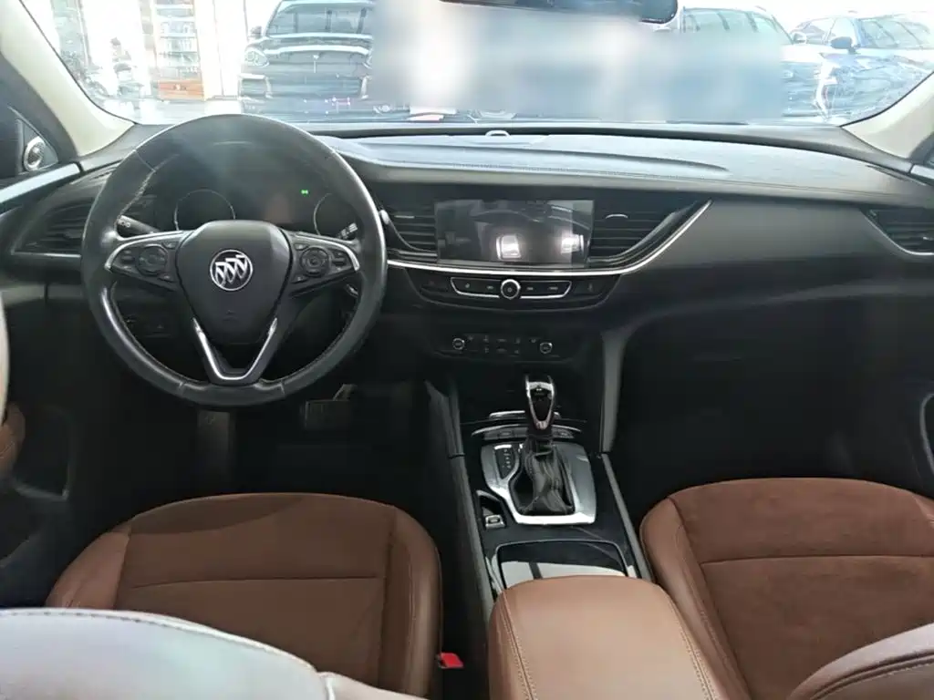 Buick Regal 2018 — фото 10