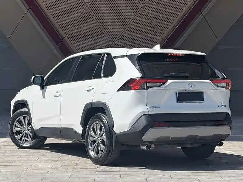 Toyota RAV4 2024 — фото 4