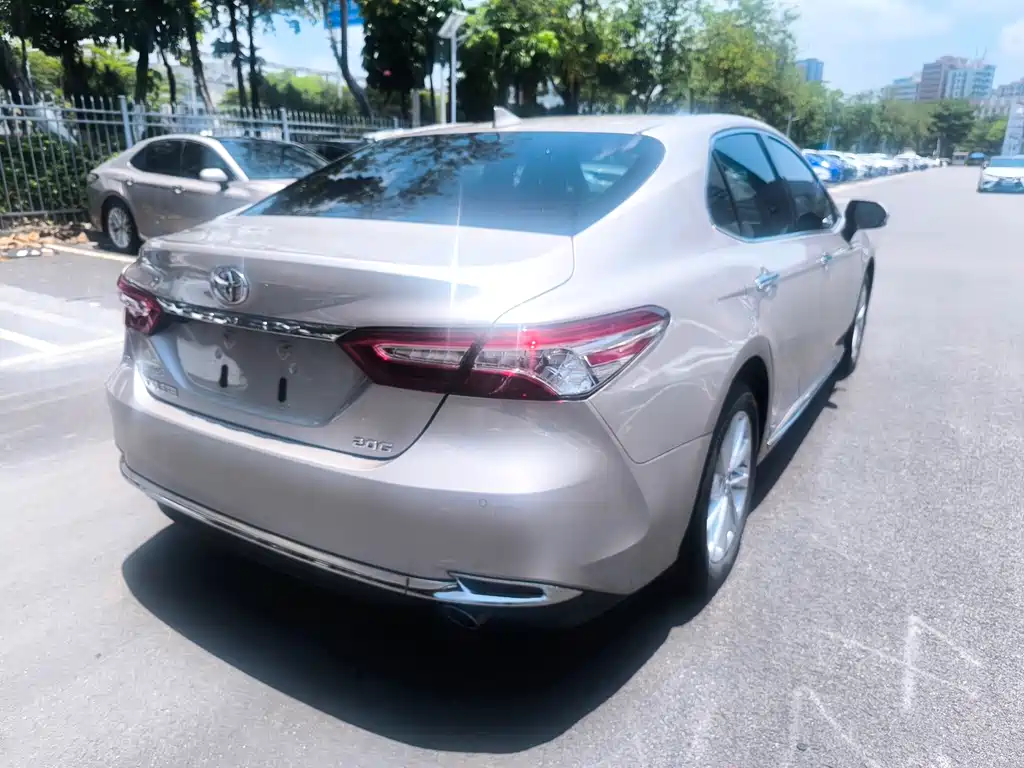 Toyota Camry 2023 — фото 9