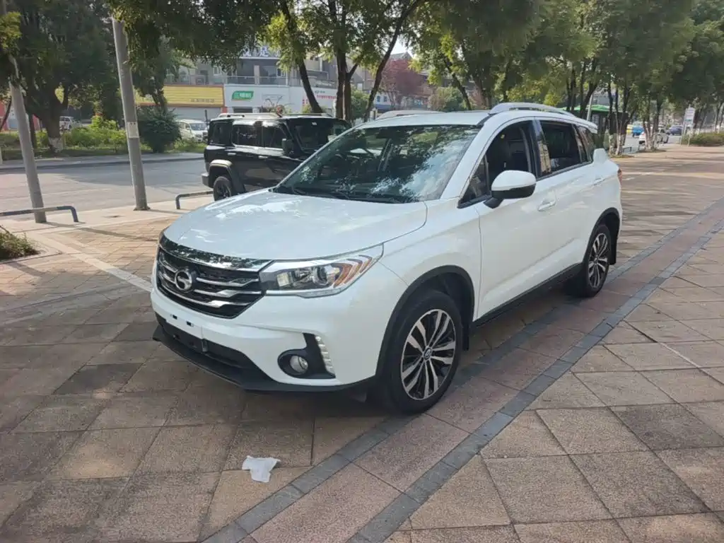 GAC Trumpchi GS4 2016 — фото 2