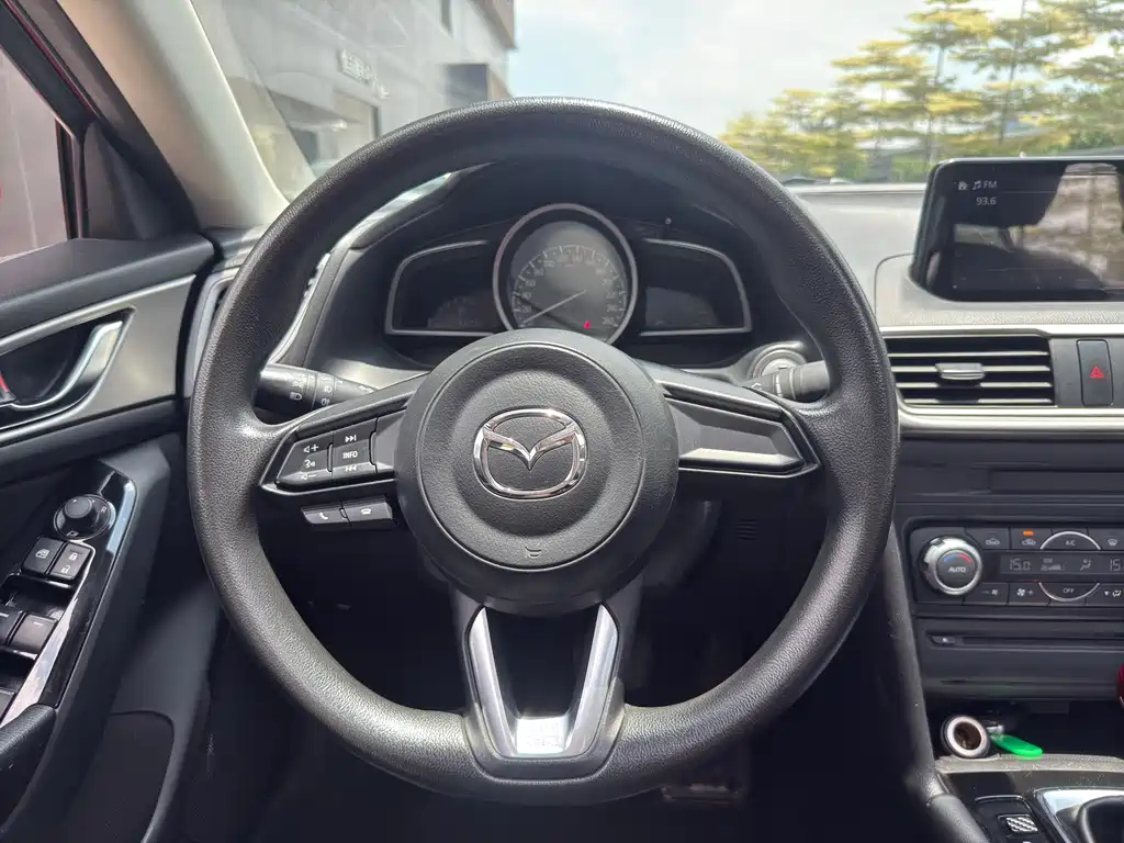 Mazda 3 Axela 2019 — фото 15