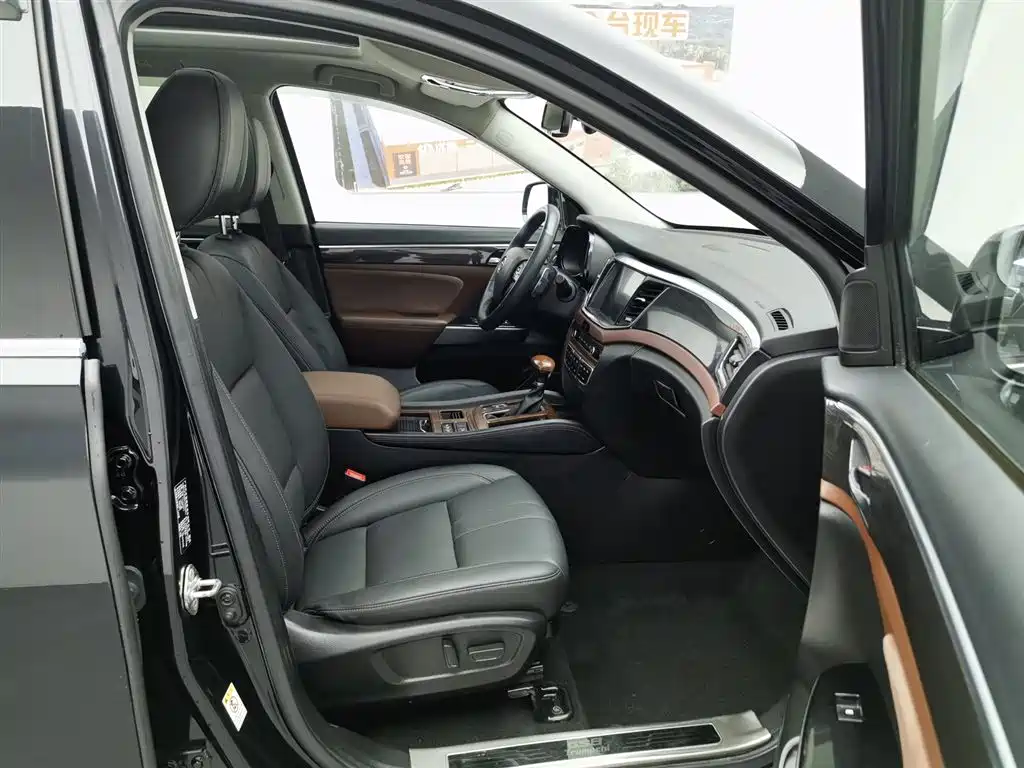 GAC Motor Trumpchi GS8 2017 — фото 23