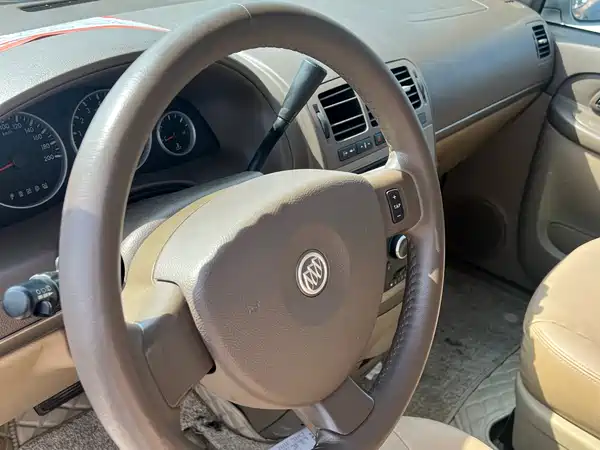 Buick GL8 2013