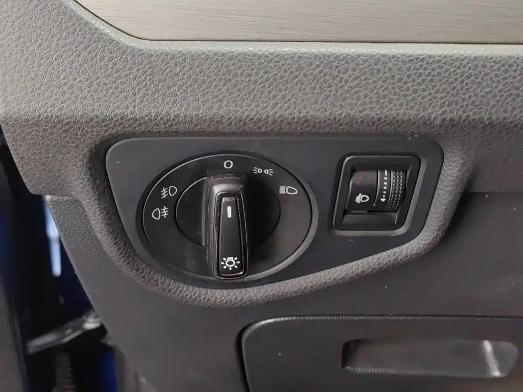 Volkswagen Touran 2018 — фото 21