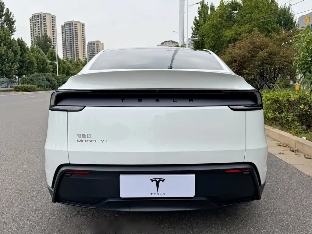 Tesla Model Y 2026 — фото 22