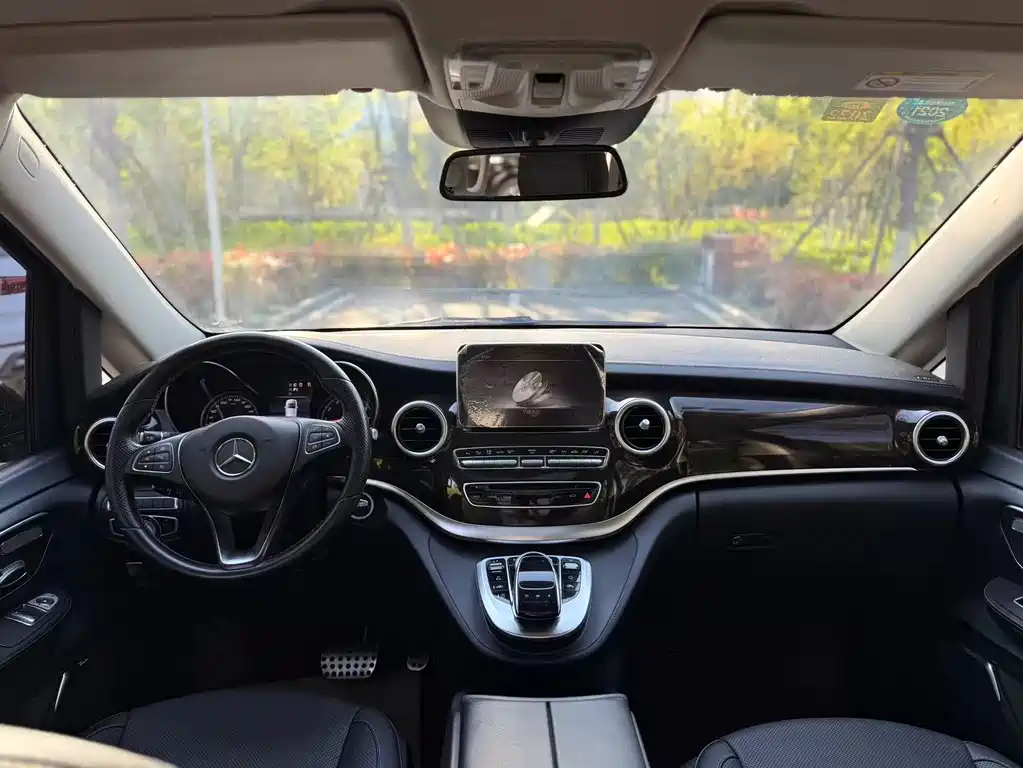 Mercedes-Benz V-Class 2020 — фото 16