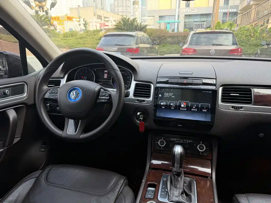 Volkswagen Touareg 2015 — фото 12