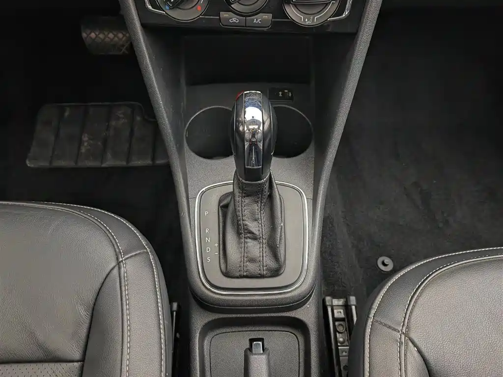 Volkswagen Polo 2015 — фото 13
