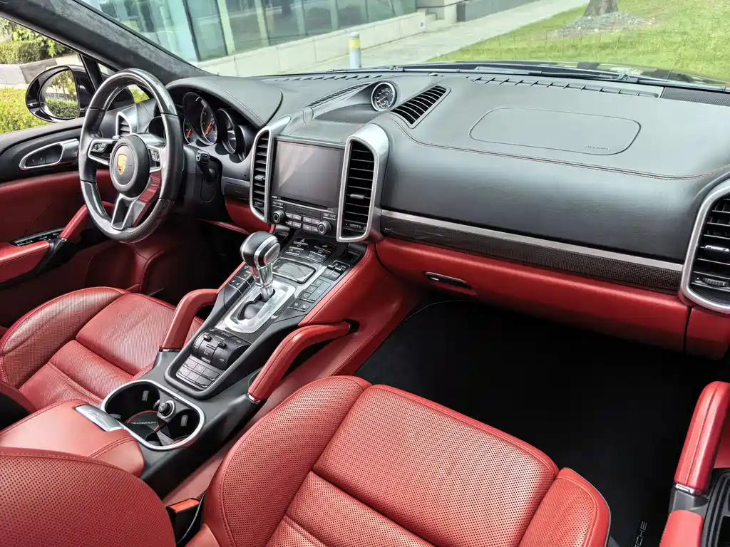 Porsche Cayenne 2017 — фото 29