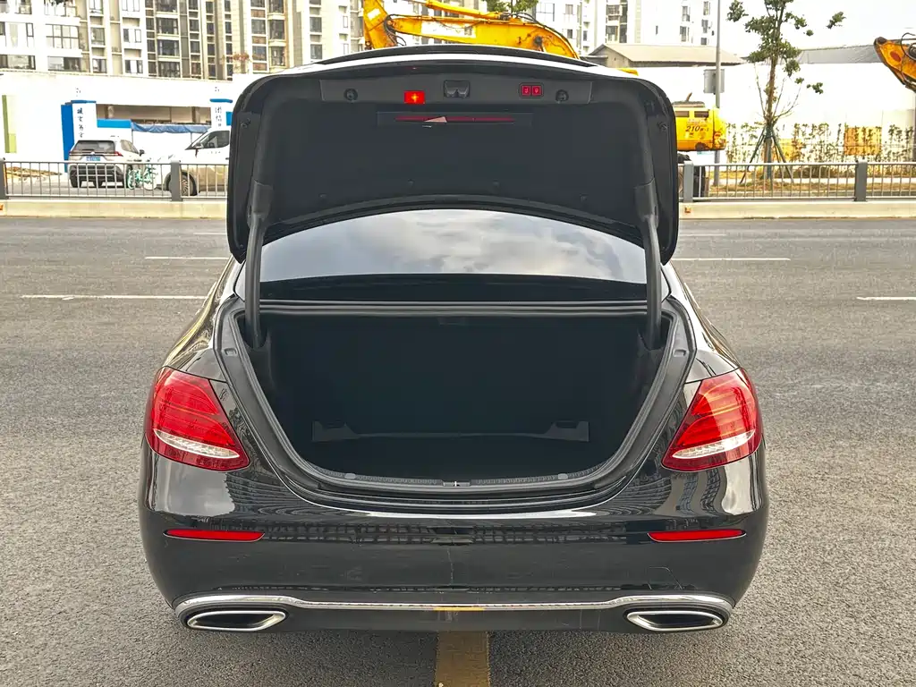 Mercedes-Benz E-Class 2019 — фото 19