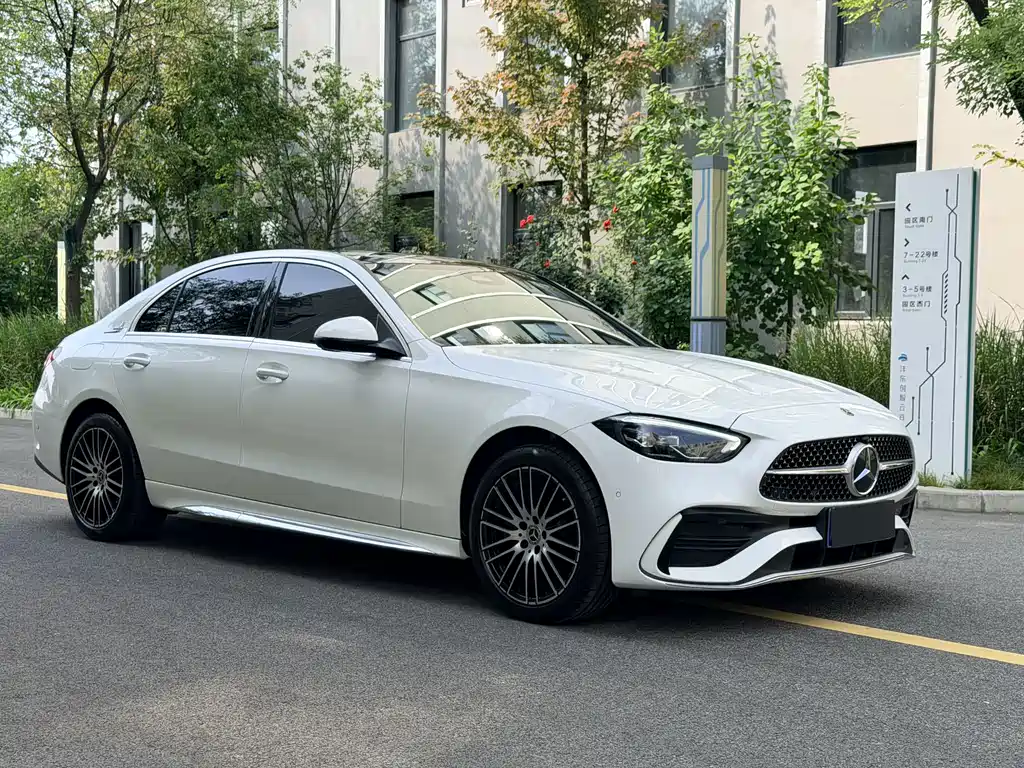 Mercedes-Benz C-Class 2025 — фото 3