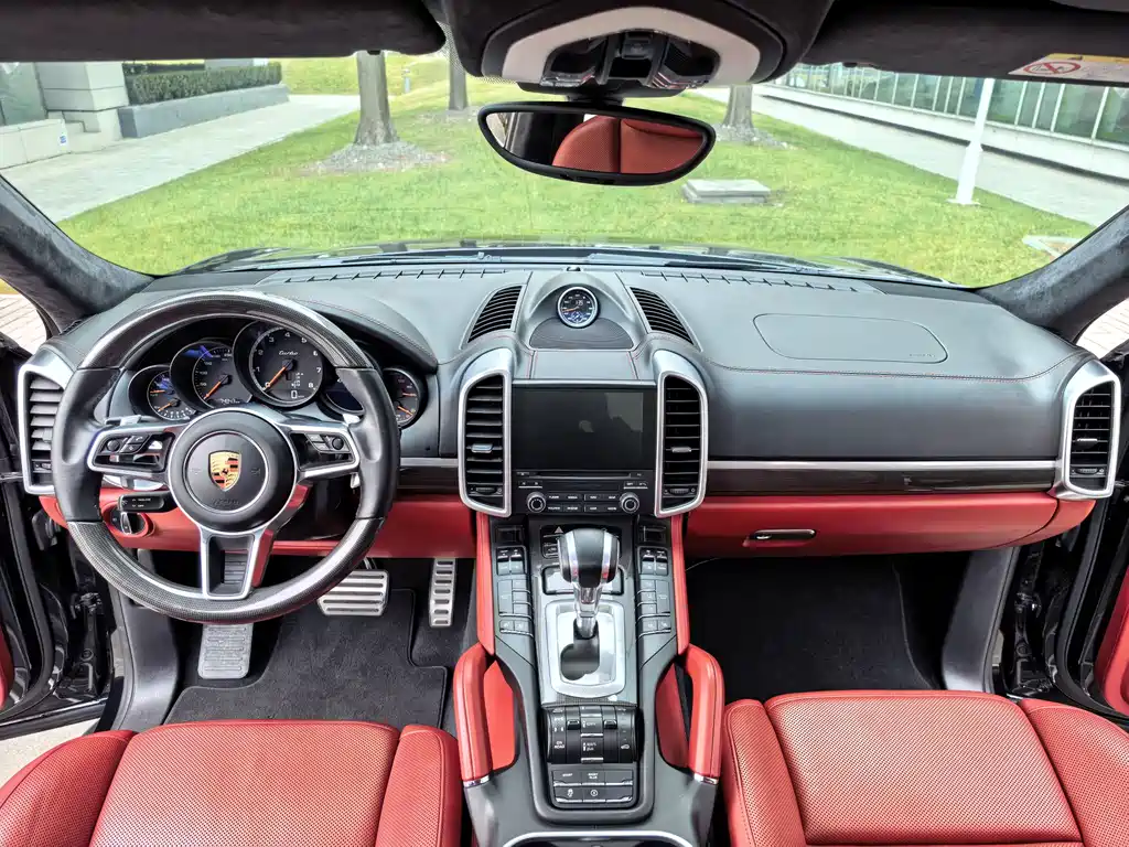 Porsche Cayenne 2017 — фото 13