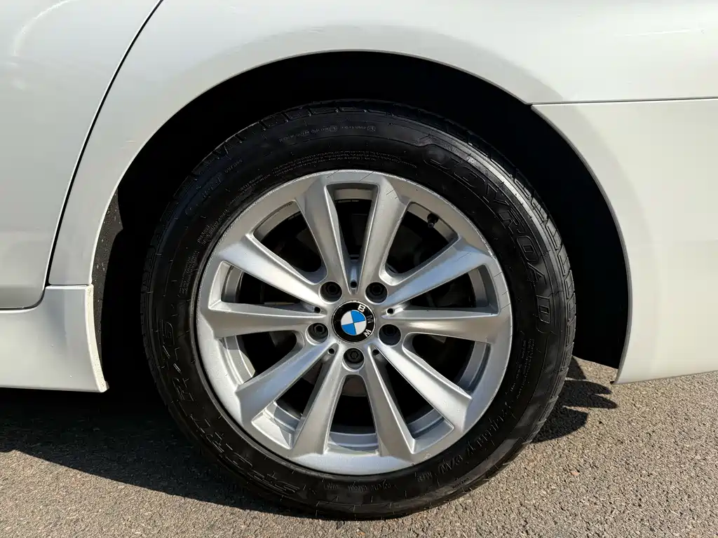 BMW 5 Series 2017 — фото 10