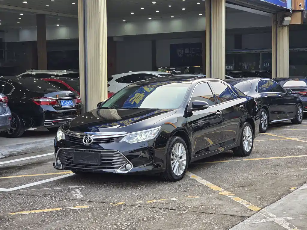 Toyota Camry 2016 — фото 18