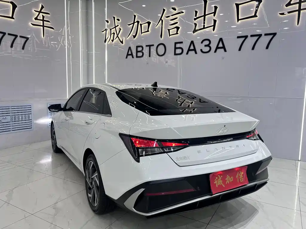 Hyundai Elantra 2023