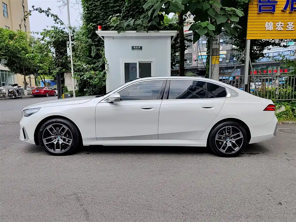 BMW 5 Series 2024