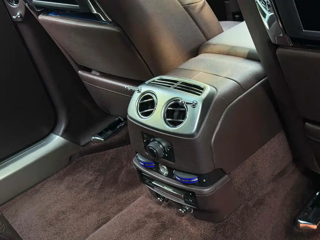Rolls-Royce Ghost 2015 — фото 16