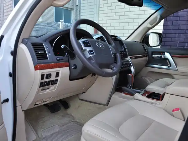 Toyota Land Cruiser 2012