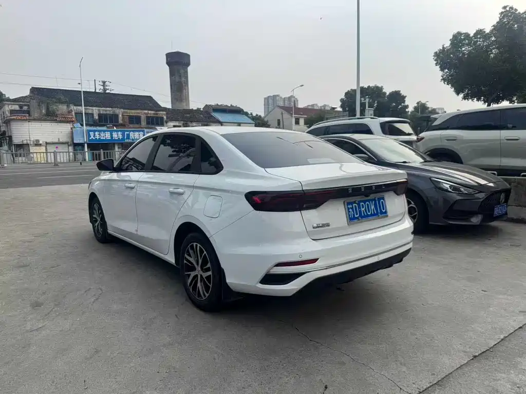 Geely Emgrand 2024