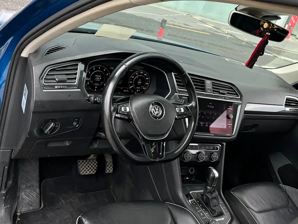 Volkswagen Tiguan 2017 — фото 11