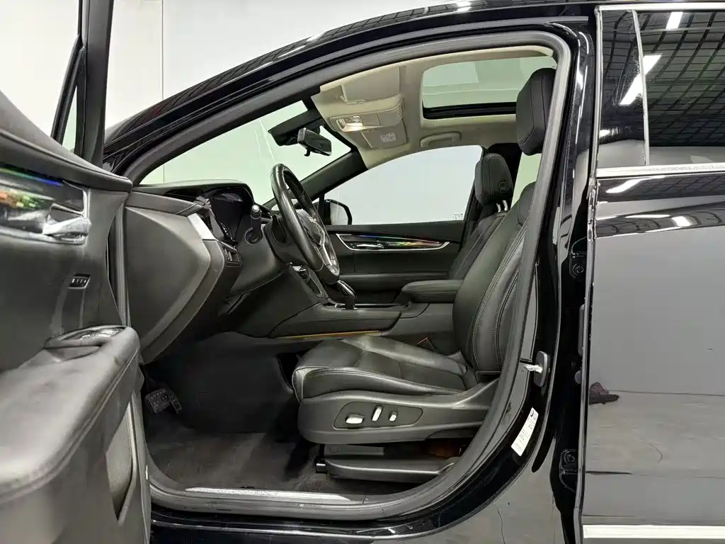 Cadillac XT5 2018 — фото 16