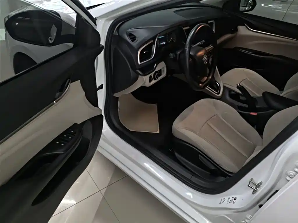 Buick Excelle 2015 — фото 16