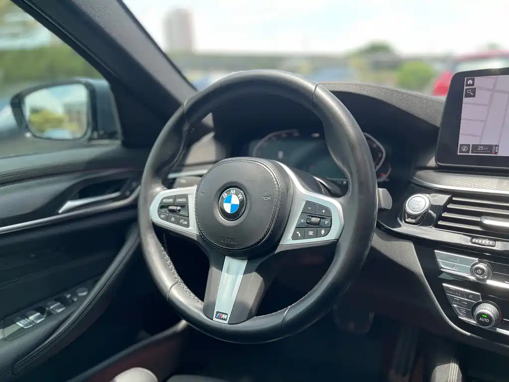 BMW 5 Series 2023 — фото 16