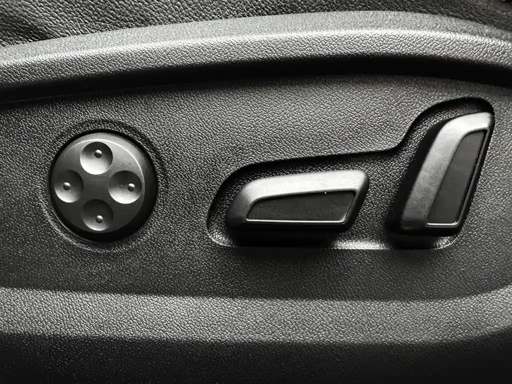 Audi Q2L 2022 — фото 17