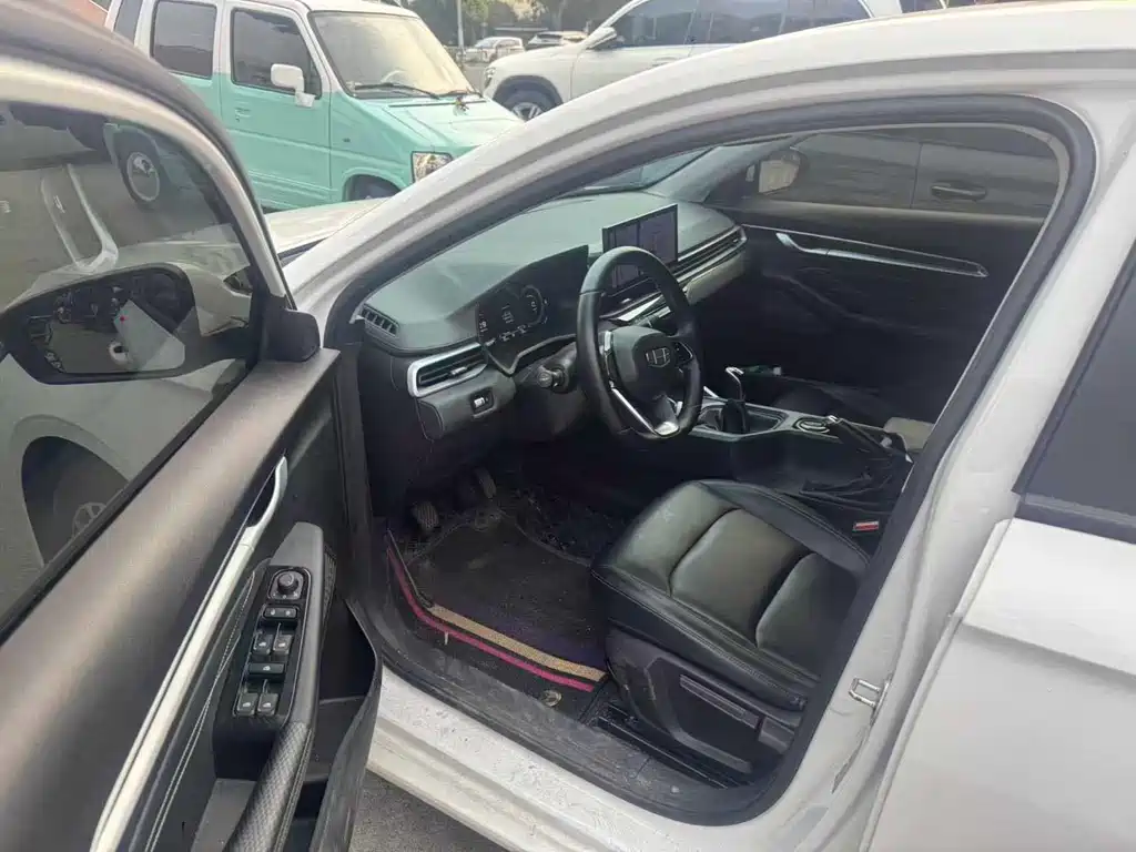 Geely Emgrand 2024