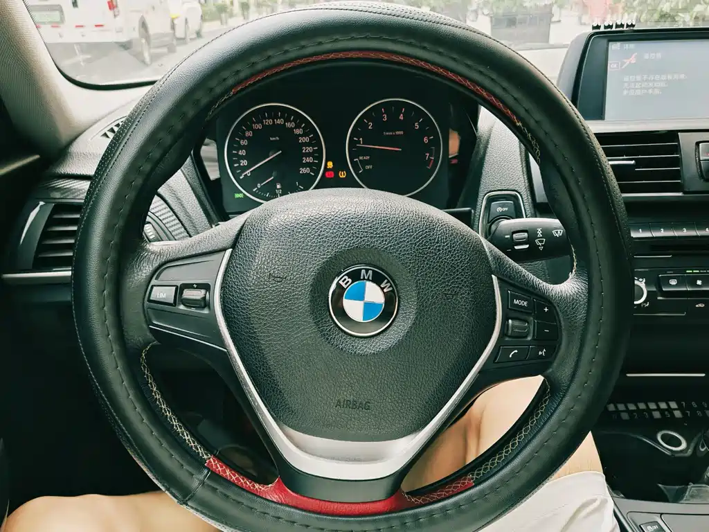 BMW 1 Series 2012 — фото 14