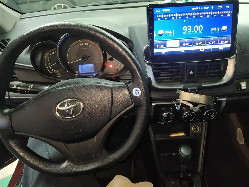 Toyota Yaris L 2020 — фото 6
