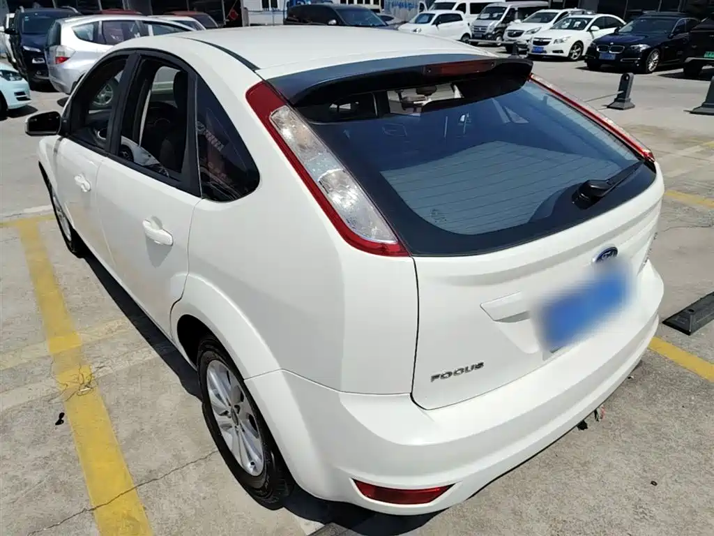 Ford Focus 2015 — фото 23