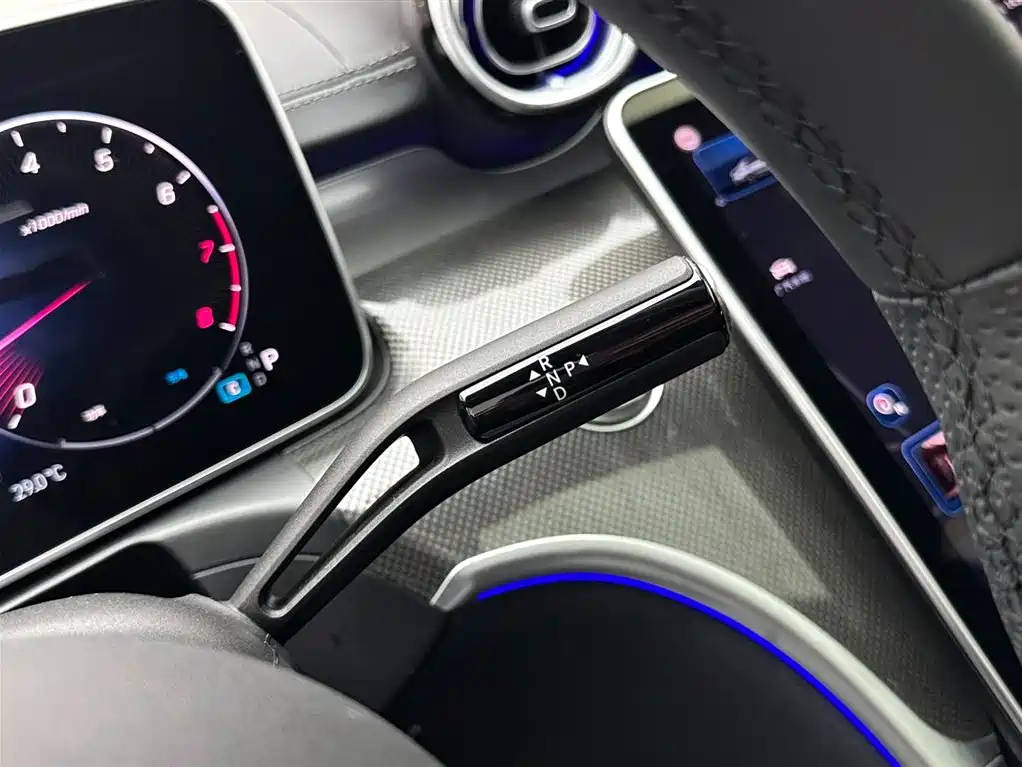 Mercedes-Benz C-Class 2024 — фото 17