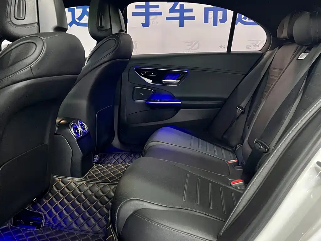 Mercedes-Benz C-Class 2023 — фото 10