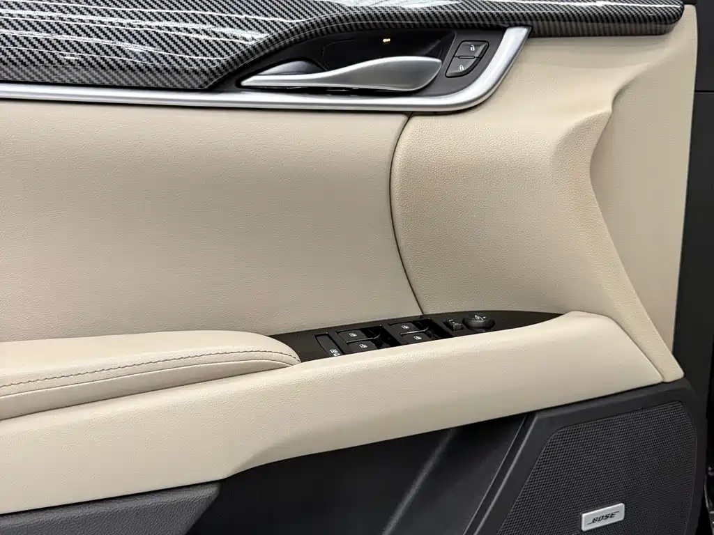 Cadillac XTS 2018 — фото 10
