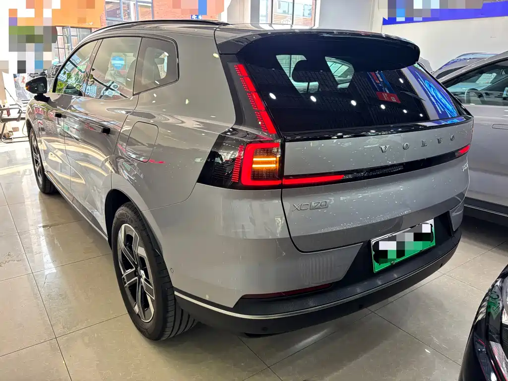 Volvo XC70 Plug-In Hybrid 2025 — фото 16