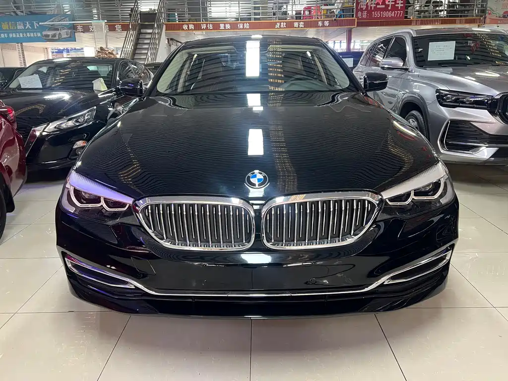 BMW 5 Series 2019 — фото 11