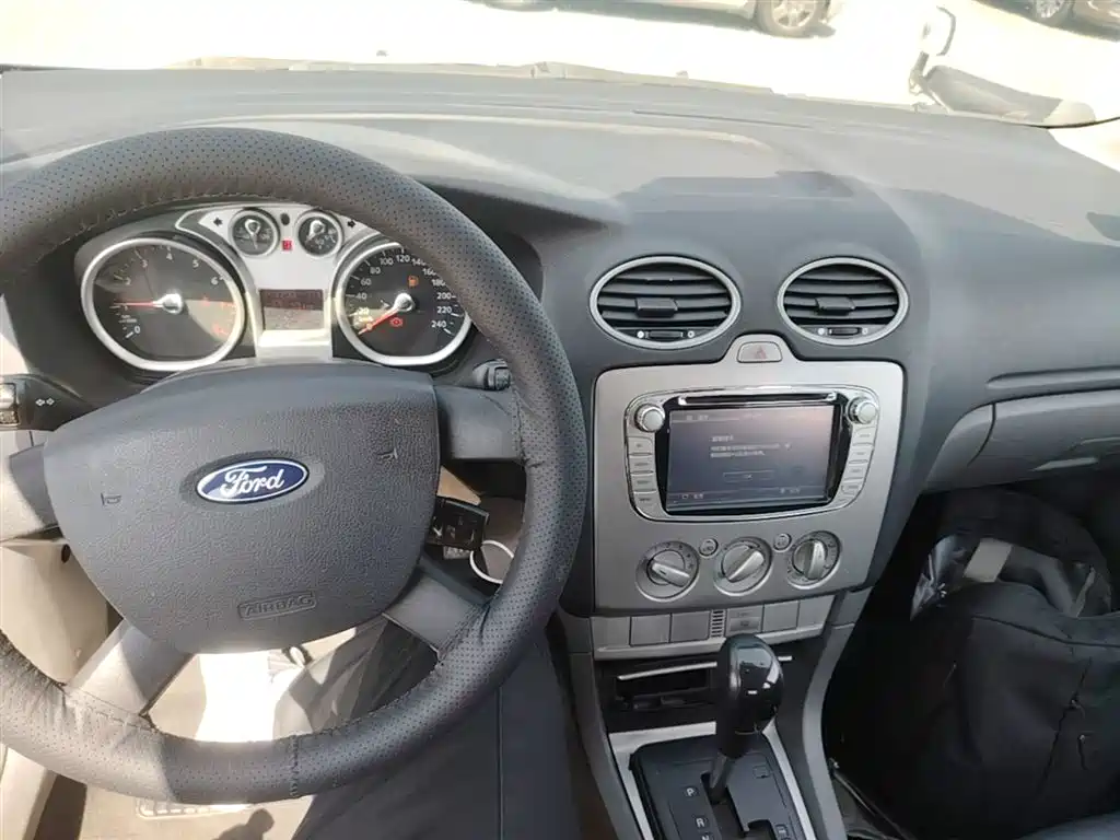 Ford Focus 2015 — фото 6