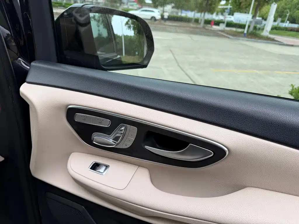 Mercedes-Benz V-Class 2019 — фото 12