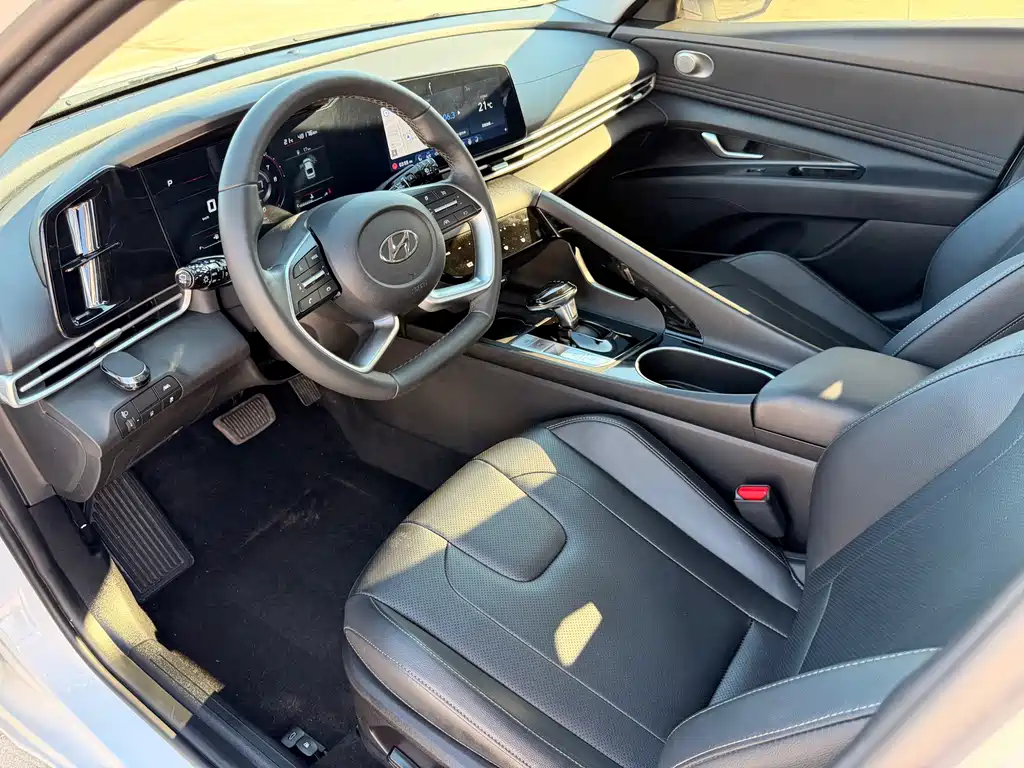 Hyundai Elantra 2022
