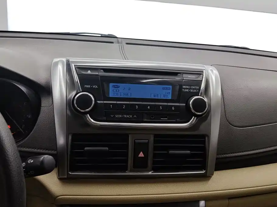 Toyota Yaris L 2014 — фото 13