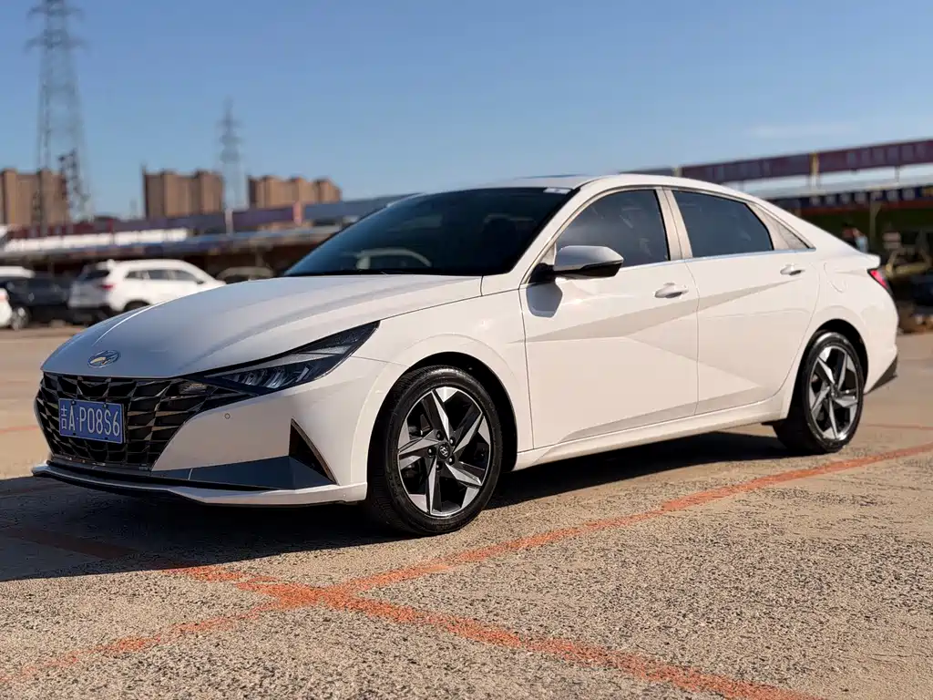 Hyundai Elantra 2022