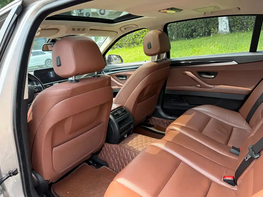 BMW 5 Series 2016 — фото 11