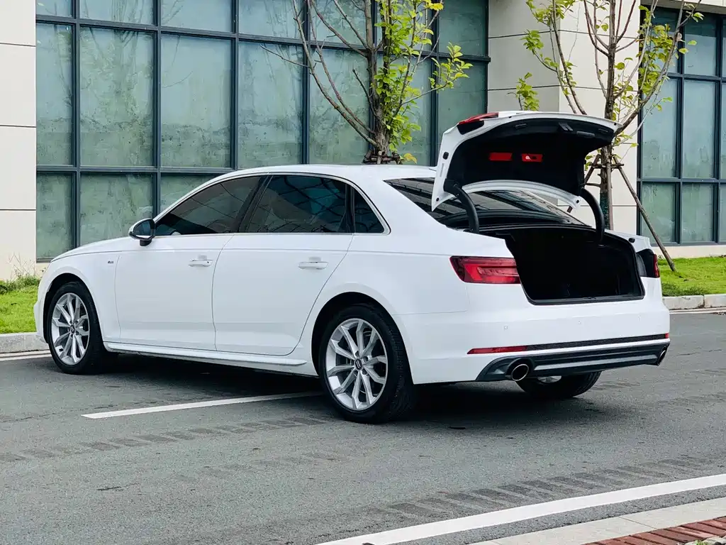 Audi A4L 2018 — фото 10