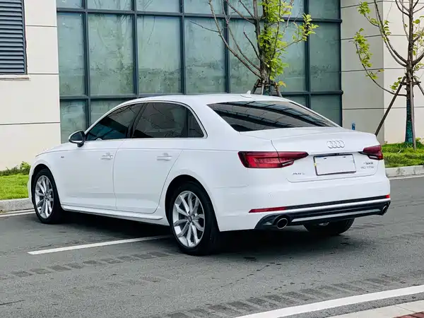 Audi A4L 2018