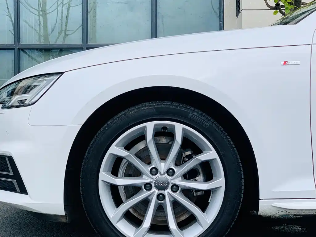 Audi A4L 2018 — фото 20