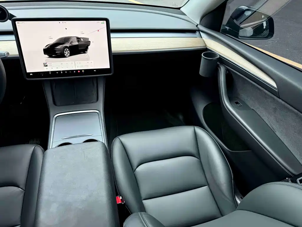 Tesla Model Y 2022 — фото 12